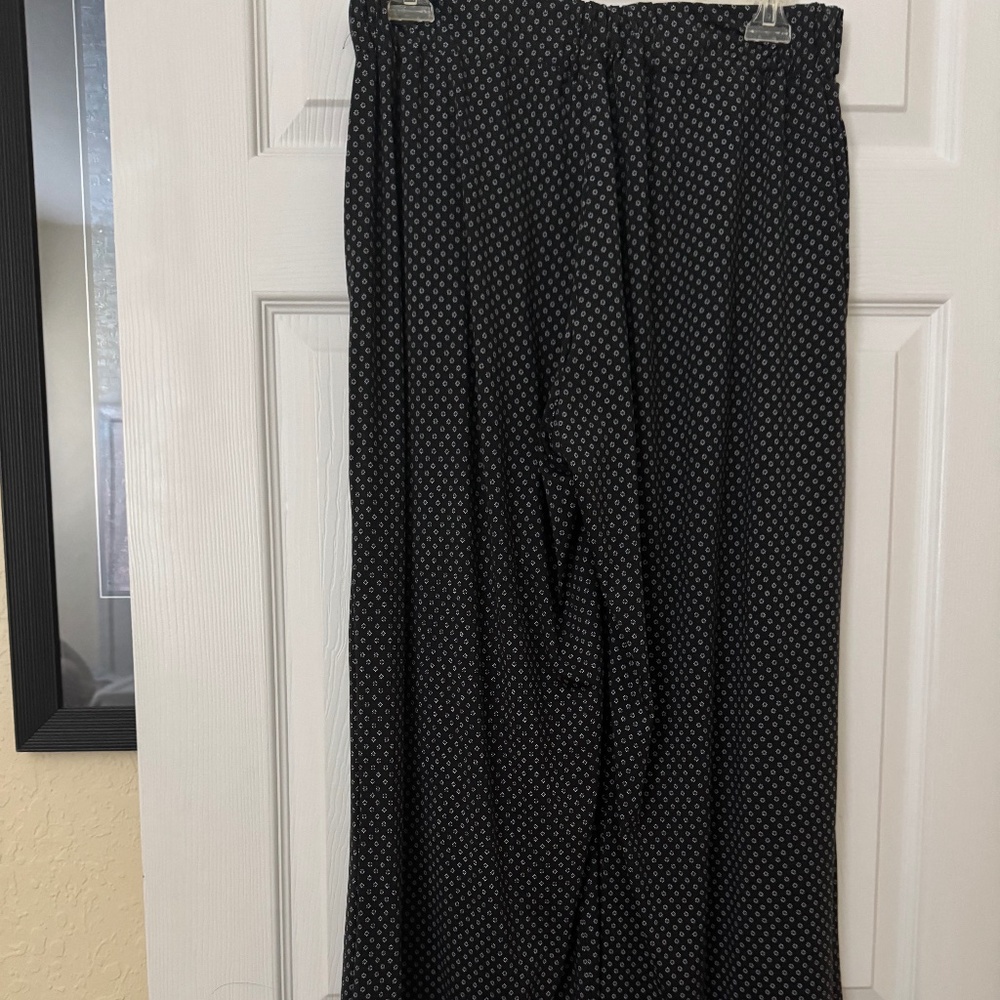 Robert Louis - Black with white design soft flow slacks